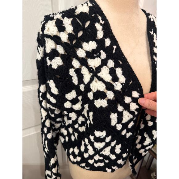 Elan Kylee Macrame Crochet Cropped Cardigan in Black/White, S - Picture 6 of 11